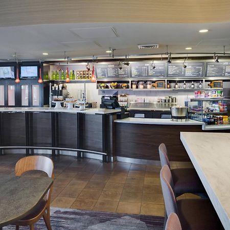 Отель Courtyard By Marriott Providence Уорик Экстерьер фото