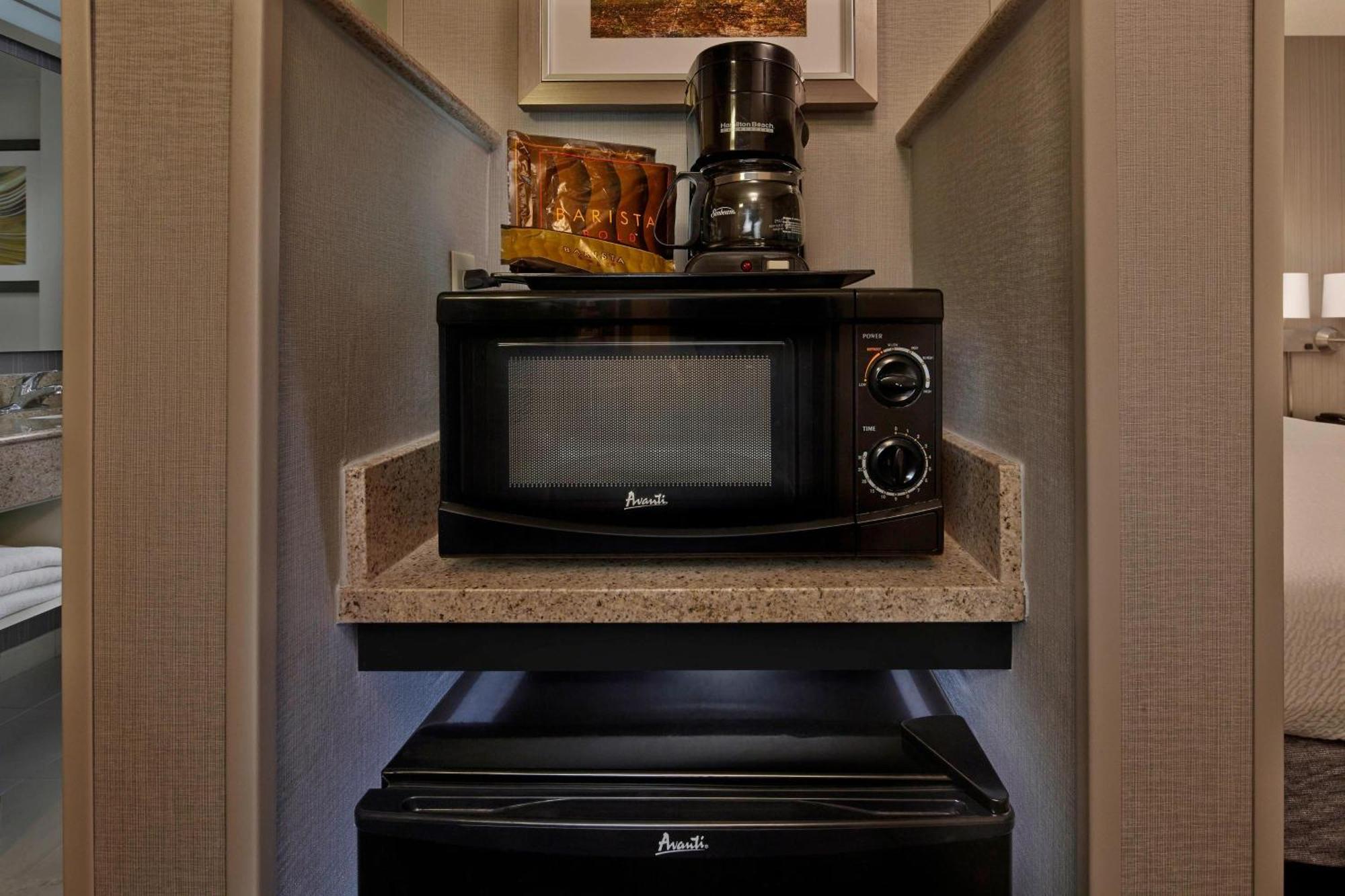 Отель Courtyard By Marriott Providence Уорик Экстерьер фото