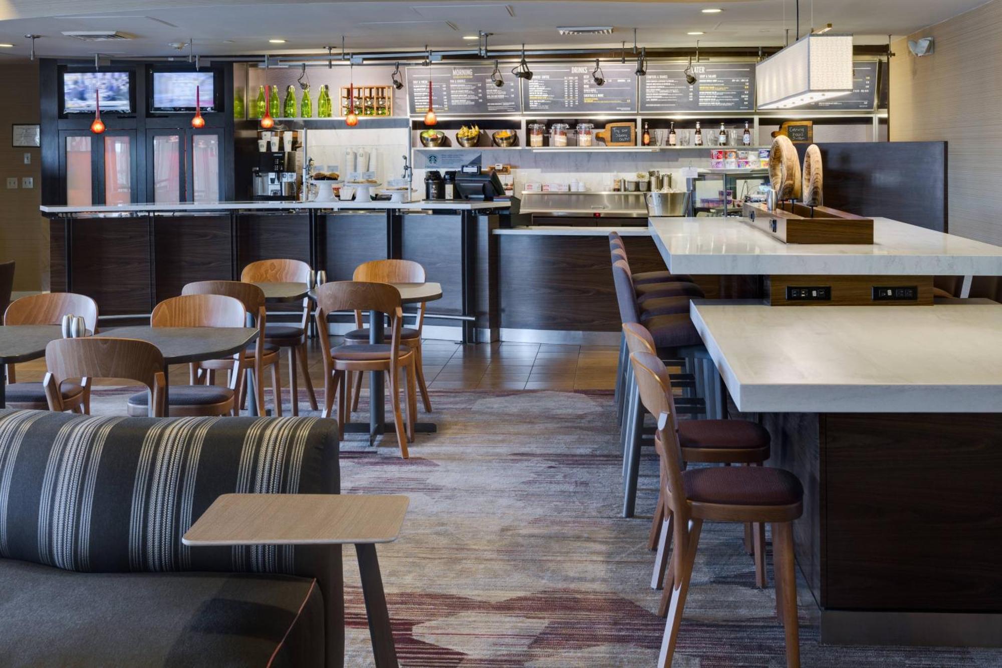 Отель Courtyard By Marriott Providence Уорик Экстерьер фото