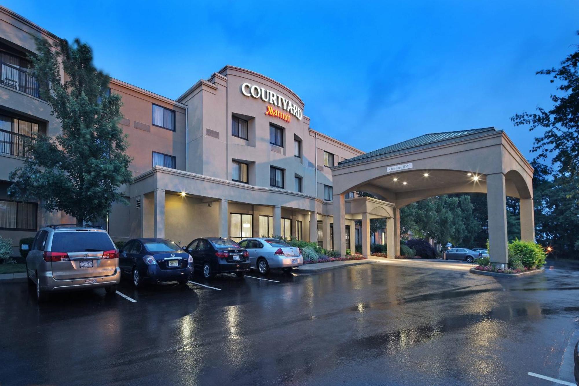 Отель Courtyard By Marriott Providence Уорик Экстерьер фото
