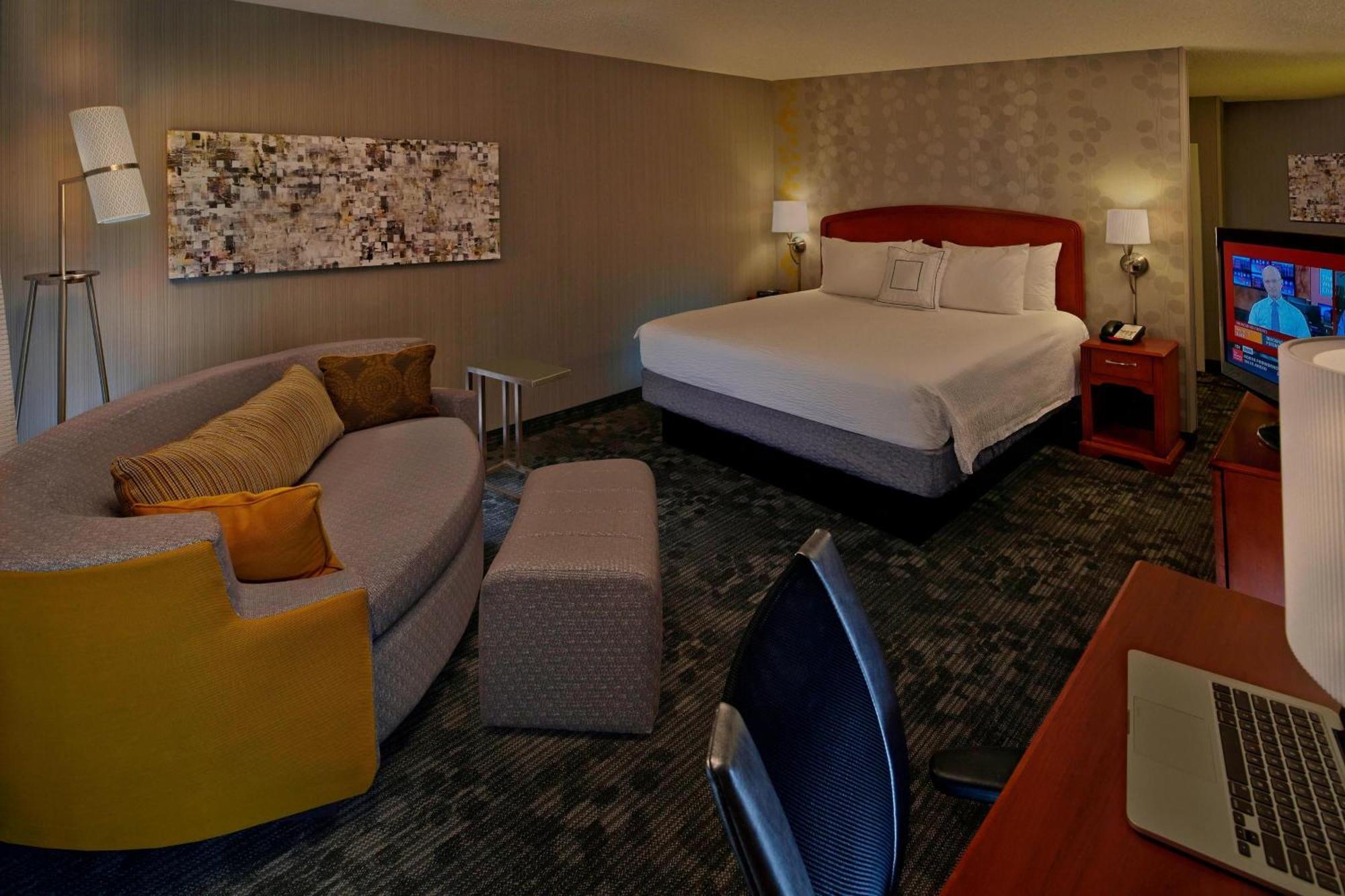 Отель Courtyard By Marriott Providence Уорик Экстерьер фото