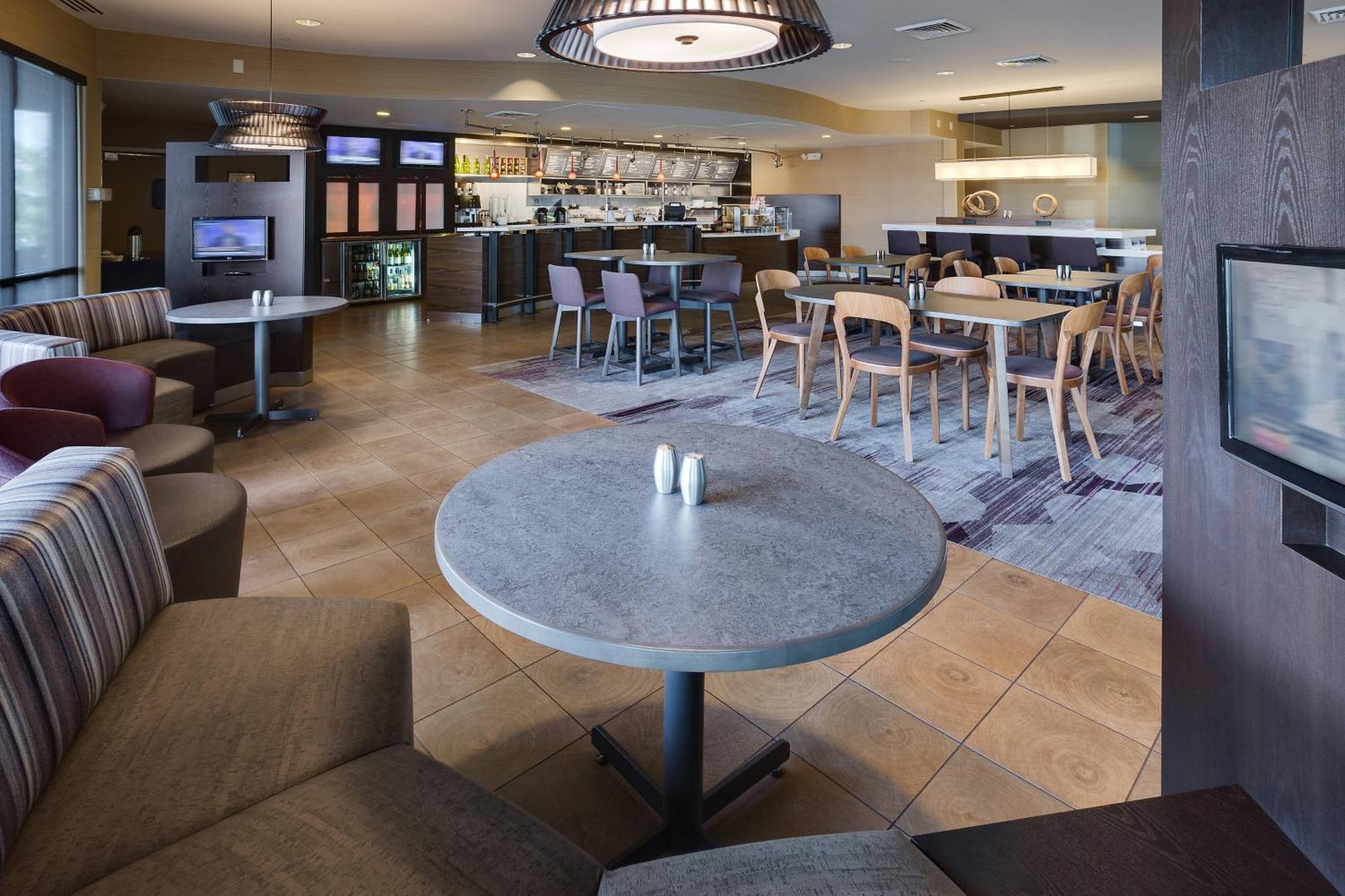Отель Courtyard By Marriott Providence Уорик Экстерьер фото