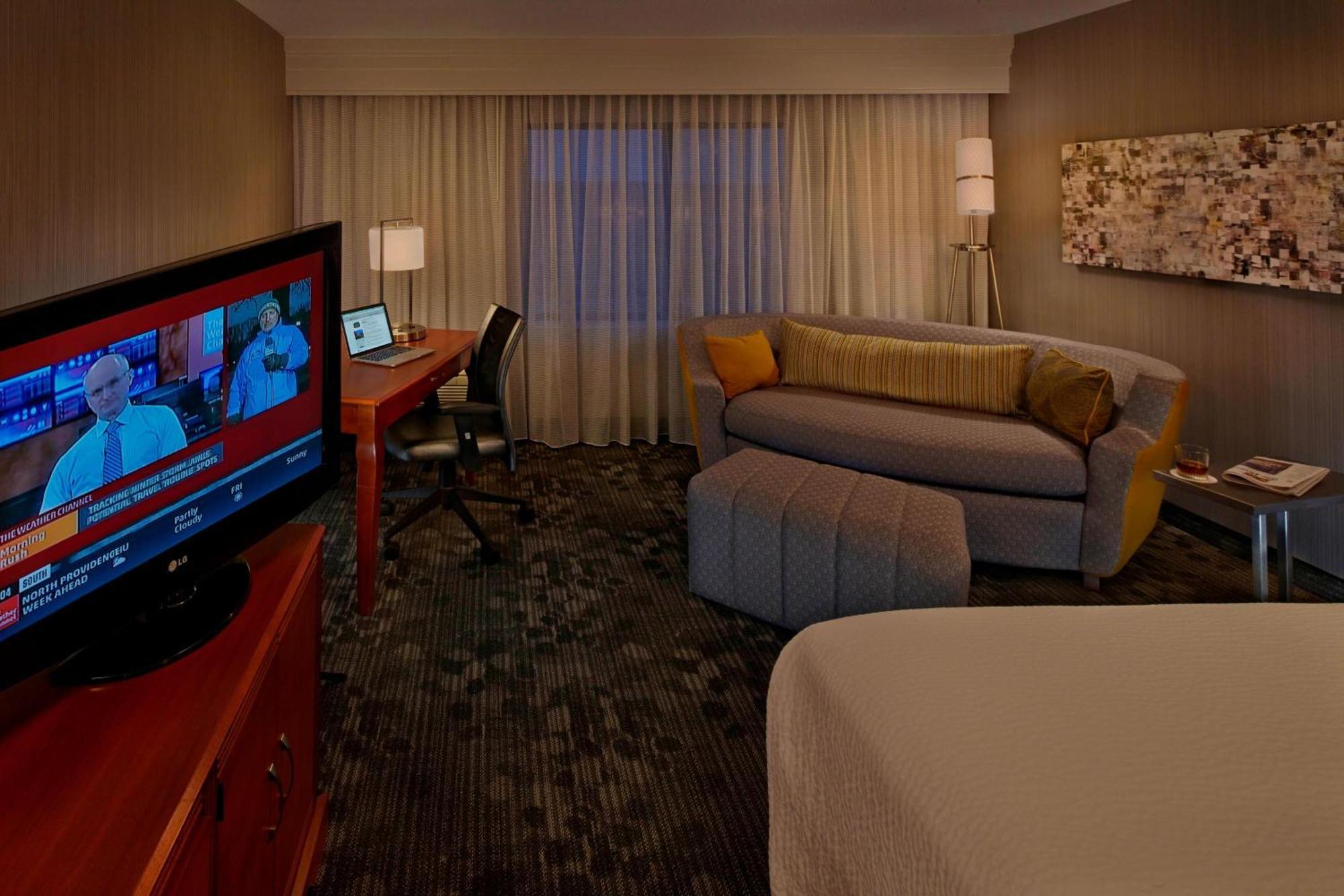 Отель Courtyard By Marriott Providence Уорик Экстерьер фото