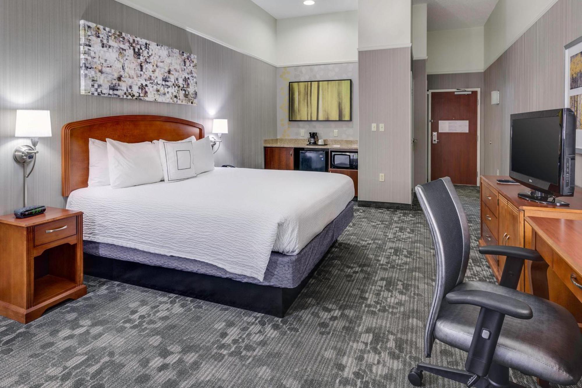 Отель Courtyard By Marriott Providence Уорик Экстерьер фото