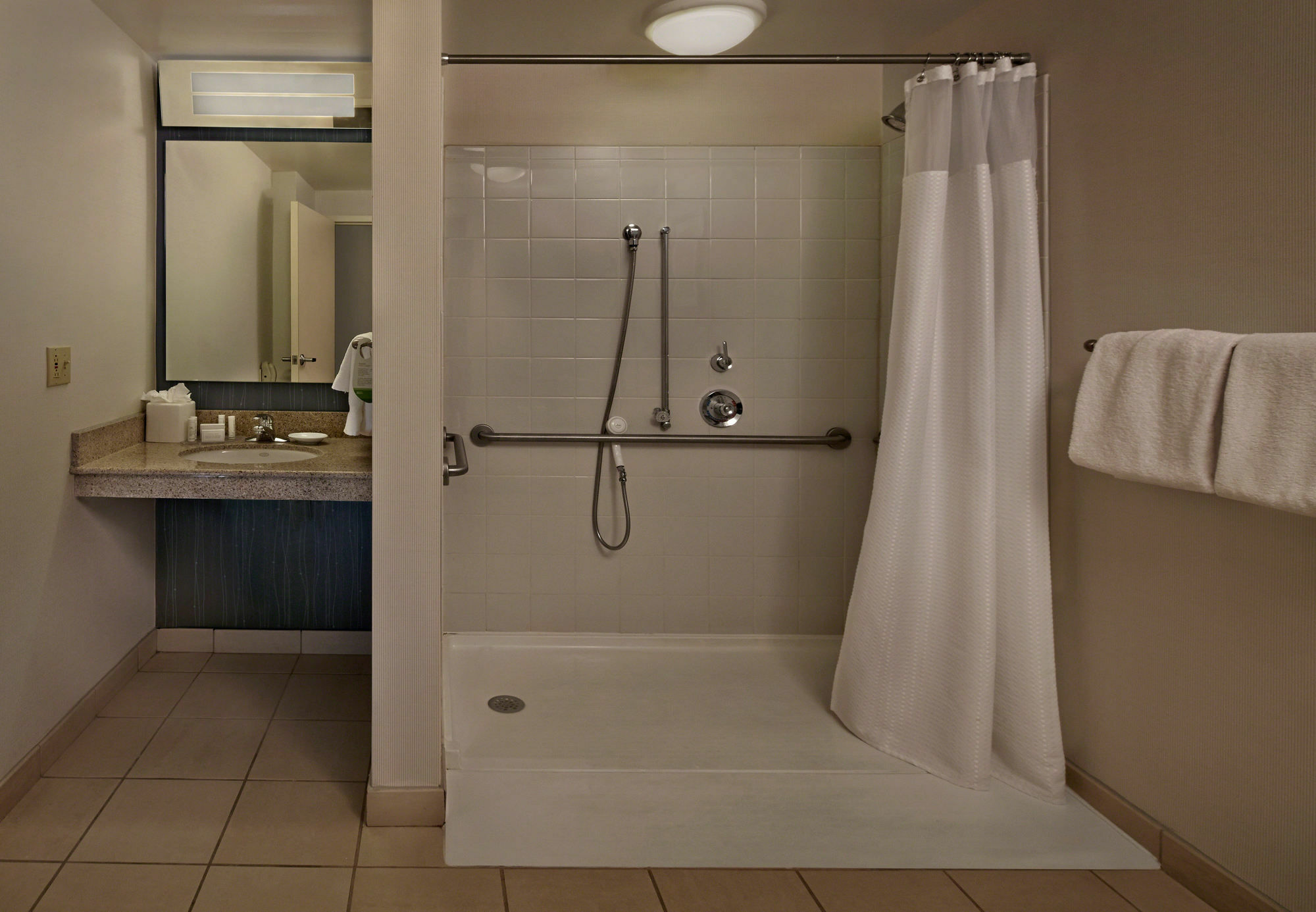 Отель Courtyard By Marriott Providence Уорик Экстерьер фото